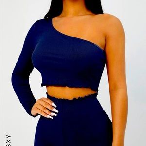 SHEIN
Outfits
SHEIN SXY One Shoulder Lettuce Trim Crop Top &
Leggings